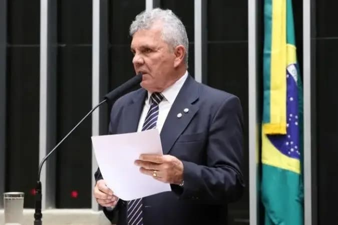 Câmara aprova suspensão de prescrição para condenado que fugir da prisão