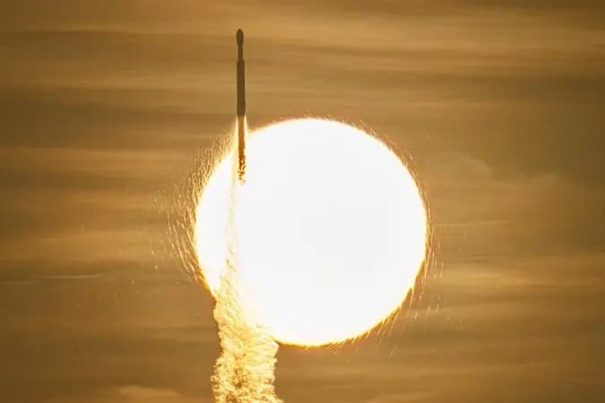 Nasa lança telescópio "primo" do Hubble com visão 100x maior