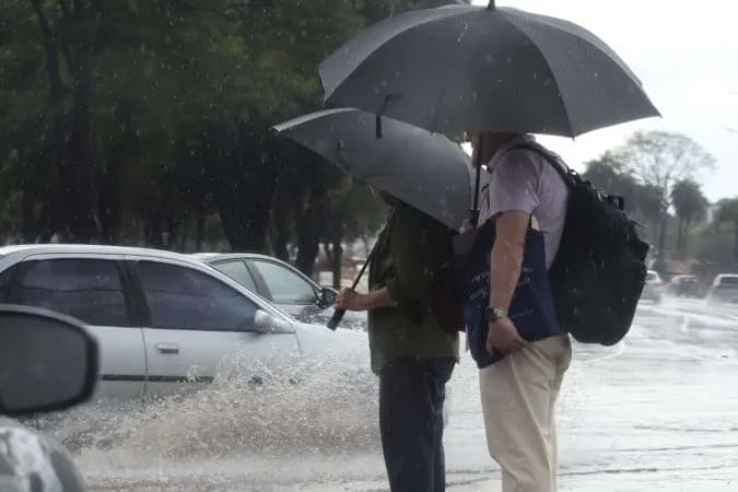 Outubro começa sob influência de frente fria e ciclone extratropical
