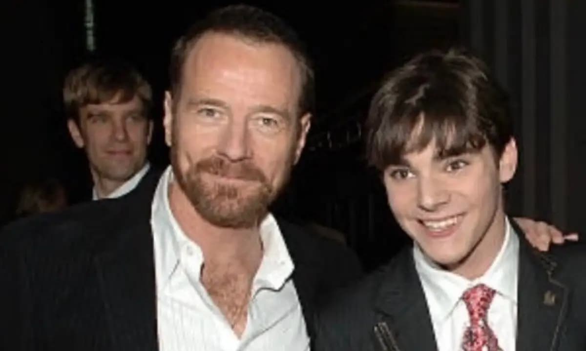 Bryan Cranston lamenta morte de RJ Mitte, de 'Breaking Bad' e alerta: 'Profundo desespero'