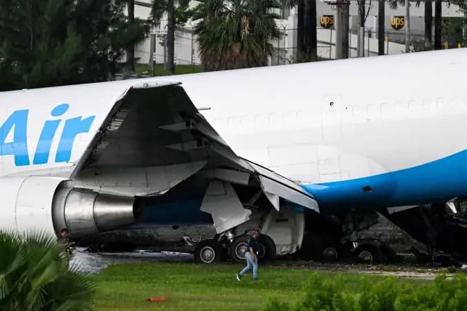 Acidente com avião cargueiro da Amazon em Miami deixa cinco mortos