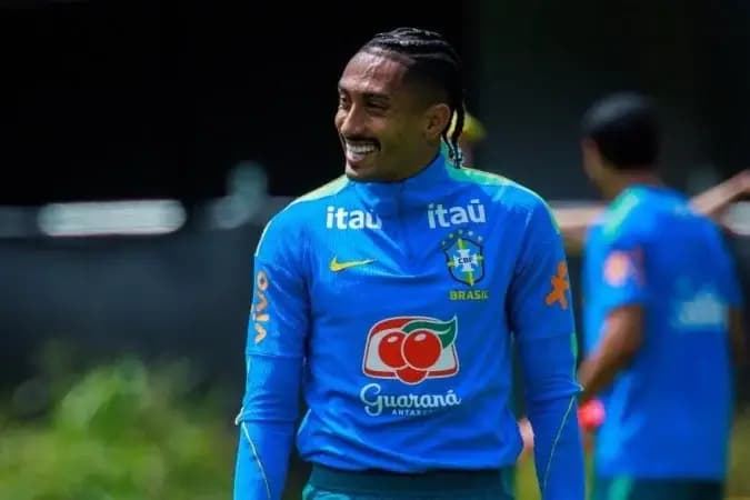 Raphinha é cortado da Seleção após exame apontar edema na coxa direita