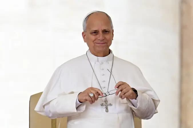Papa Leão XIV teve noite tranquila e tomou café da manhã, diz Vaticano