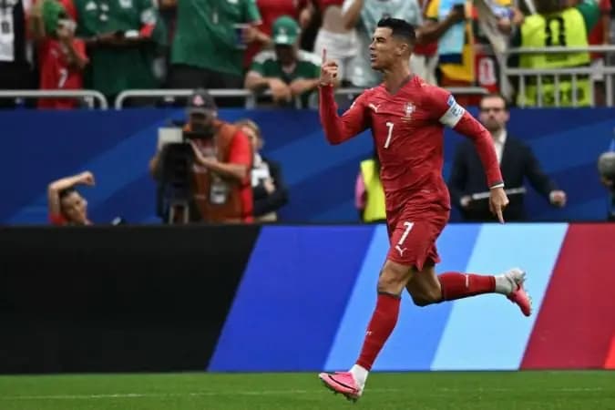 Cristiano Ronaldo se torna o único jogador a marcar em seis edições de Copa