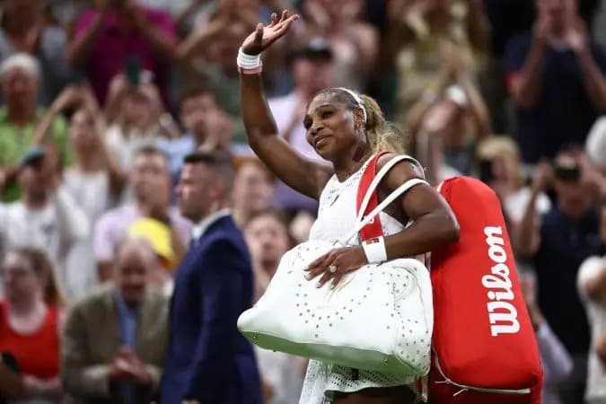 Serena Williams desiste do torneio de duplas de Wimbledon devido a lesão no joelho