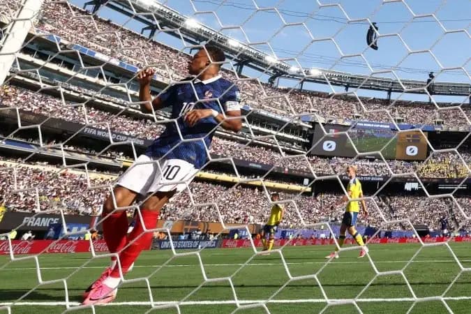 Mbappé comanda vitória e classificação da França às oitavas