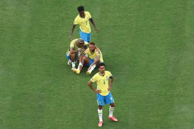 Jornal português cita três brasileiros e CR7 como decepções da Copa