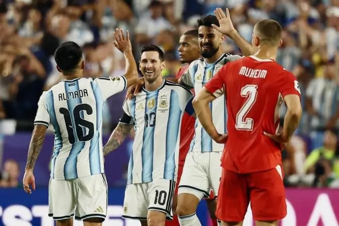 Argentina bate Suíça na prorrogação e encara Inglaterra na semifinal
