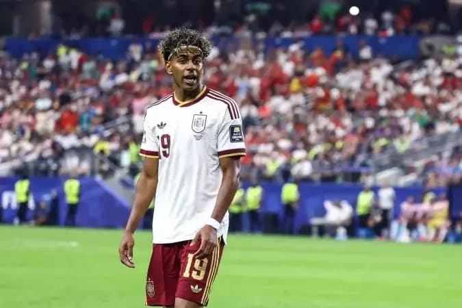 Entenda significado do "código" na faixa de Lamine Yamal na Copa