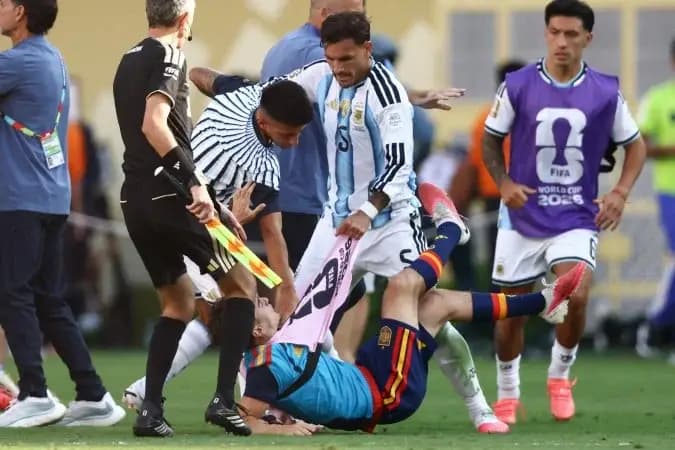 Espanha x Argentina: final da Copa termina em confusão com chutes e empurrões
