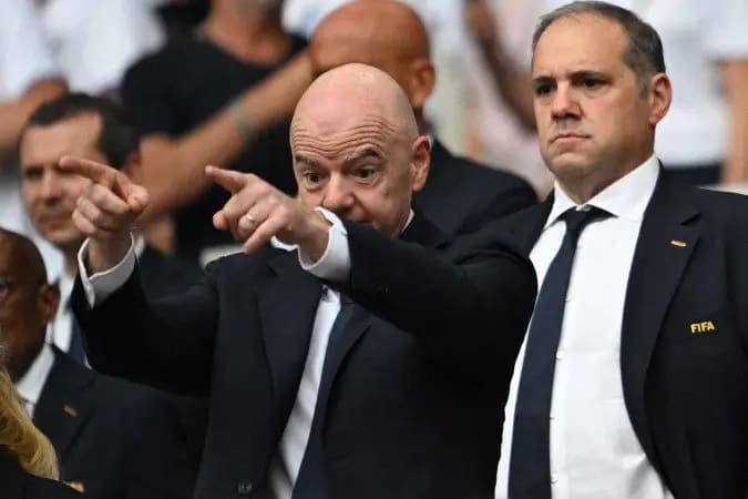 Fifa contra-ataca e denuncia "um esforço orquestrado para minar Infantino"