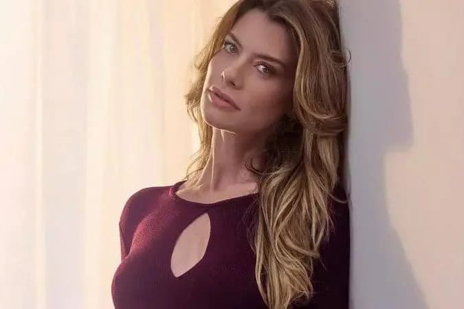Alinne Moraes revela o motivo de ainda trabalhar com novelas
