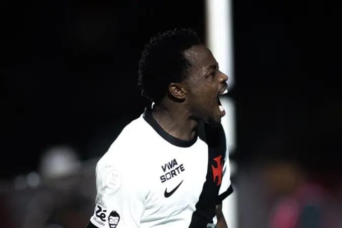 Fora de casa, Vasco bate Vitória e está na semifinal da Copa do Brasil