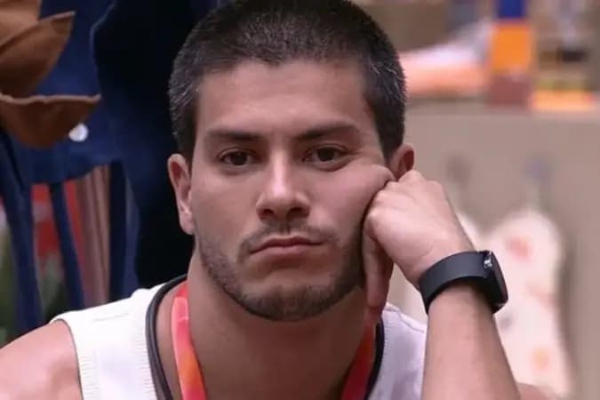 Arthur Aguiar vira réu em ação de despejo na Justiça; saiba valor da dívida