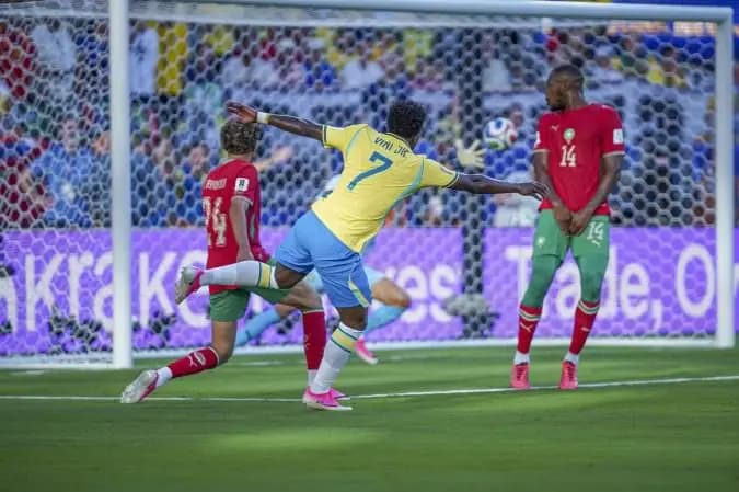 Estreia do Brasil na Copa derruba varejo físico e impulsiona online