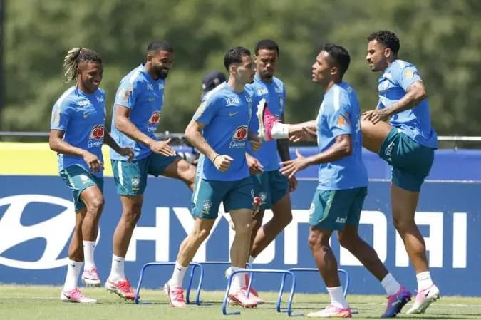 Brasil treina com Neymar e Raphinha no pique e Rayan de volta