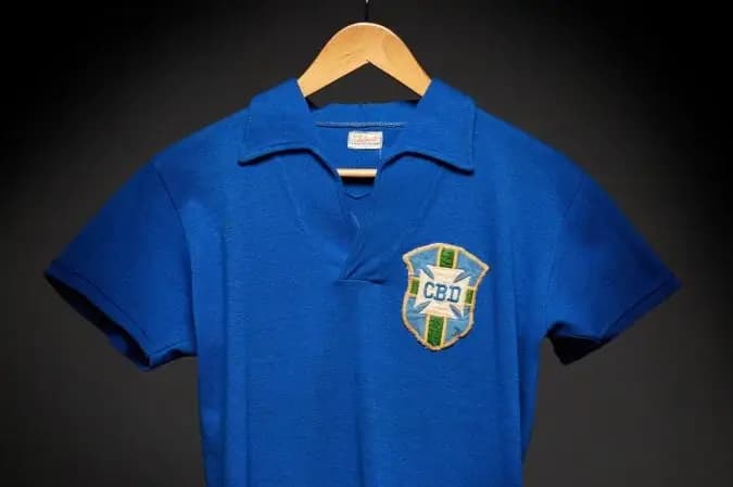 Camisa de Pelé na final da Copa de 58 é leiloada por US$ 4,9 milhões