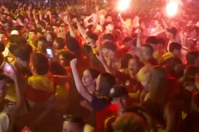 Torcedores espanhóis fazem festa em Madri após título Mundial