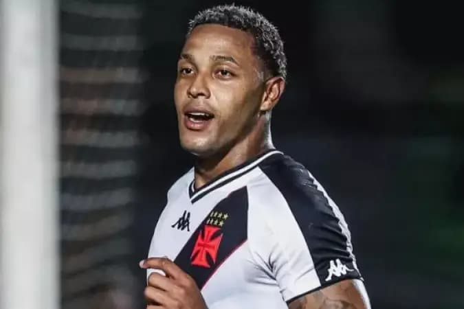 Investigado, jogador do Vasco entrega passaporte à polícia no Rio