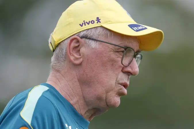 "Creio que jogarão juntos", admite Ancelotti sobre Vini Jr. e Neymar