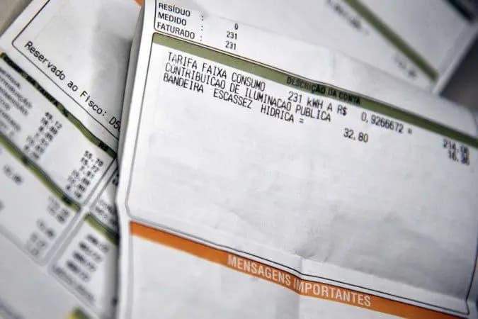 Conta de luz: Aneel mantém bandeira amarela e taxa extra em julho