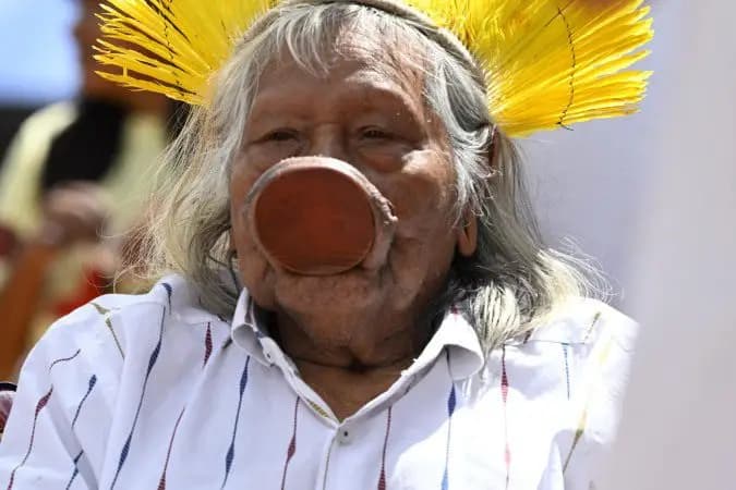 Cacique Raoni tem melhora no estado de saúde, mas segue na UTI