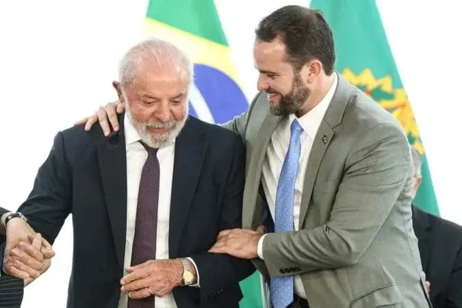Governo avalia rever "taxa das blusinhas" se importações afetarem indústria