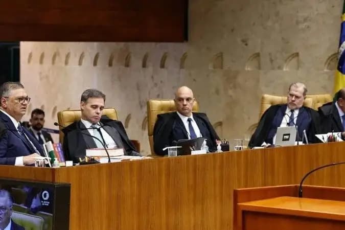 STF vira campo de guerra, mas não decide sobre Moraes