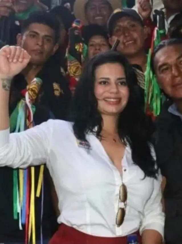 Ex-atriz pornô assume cargo no Senado e divide opiniões na web