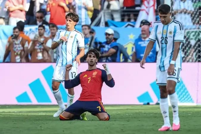 Piloto espanhol engana passageiros e faz argentinos comemorarem "título"