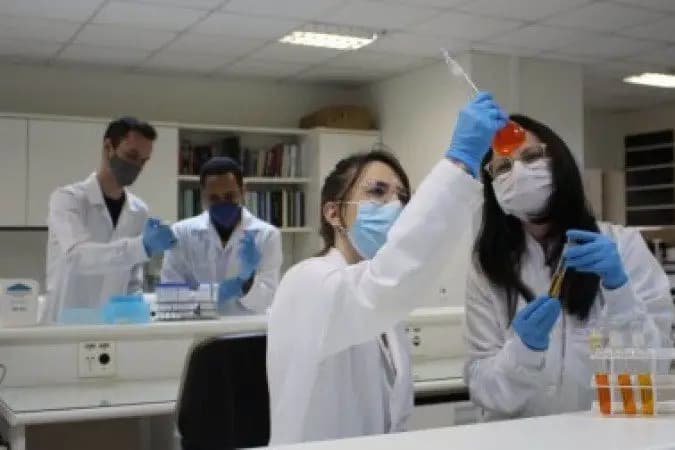 Pesquisa brasileira avança em tratamento para psoríase e vitiligo
