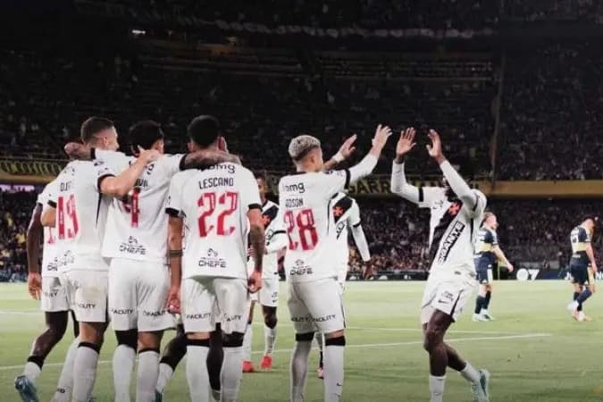 Na Bombonera, Vasco vence o Boca e abre vantagem na semifinal da Sula