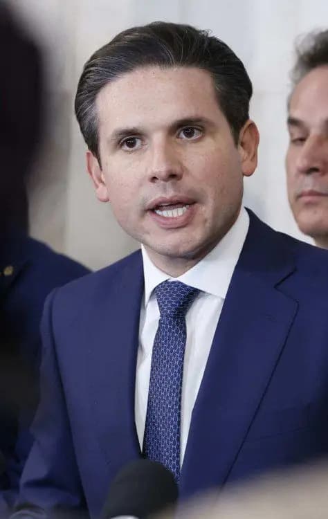 Motta convoca líderes e prevê votação do fim da 6x1 nesta semana