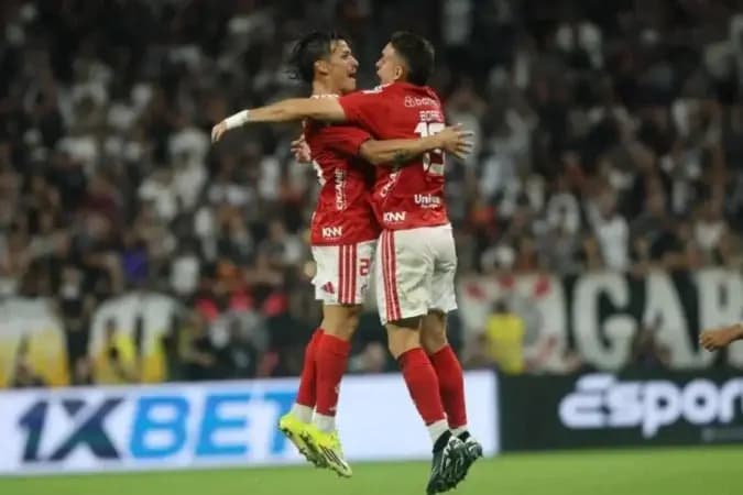 Corinthians vence o Inter, mas cai em casa na Copa do Brasil