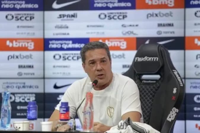 Luxemburgo nega contato com Corinthians e põe condição para volta ao futebol