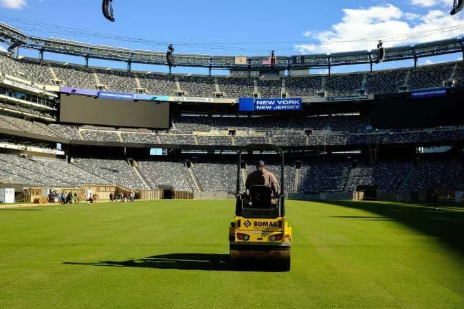 Adversários, Brasil e Noruega reclamaram de gramados da Copa