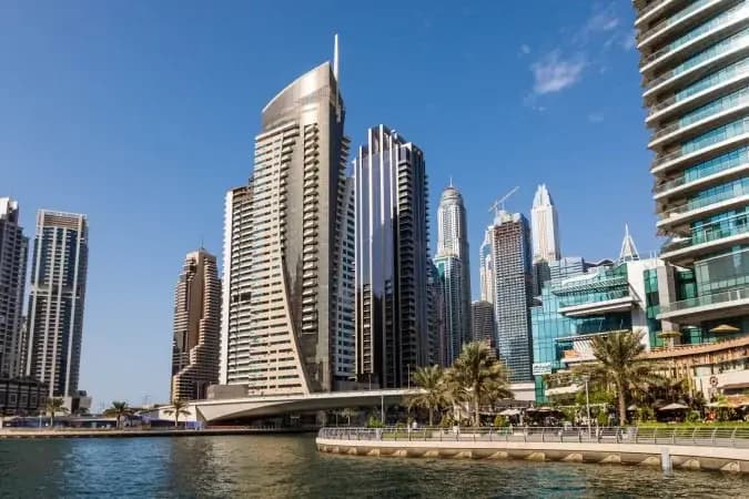 Modelo brasileira morre após cair do 27º andar em Dubai