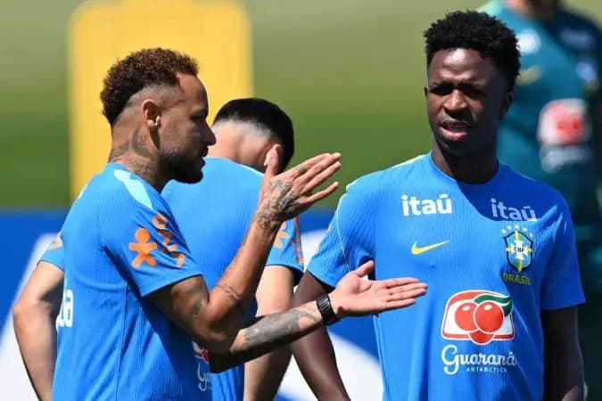 Neymar "cola" em Vini Jr. e treina pela primeira vez com o grupo