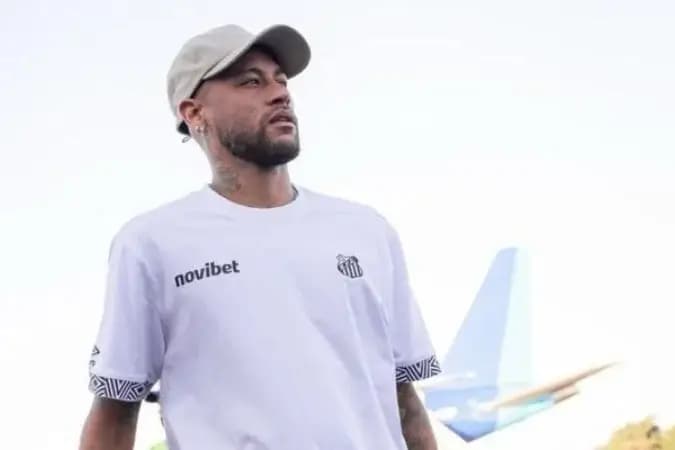 Neymar responde críticas por participação em torneio de pôquer