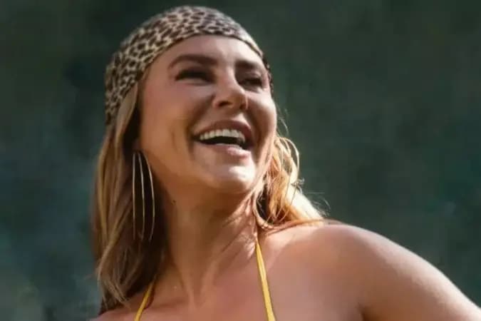 De biquíni, Paolla Oliveira renova o bronzeado com clique ousado