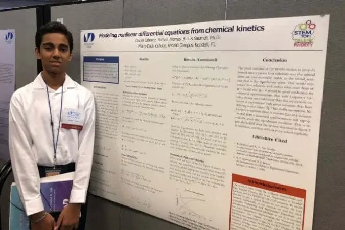 Jovem entra para o Guinness como o professor mais novo do mundo