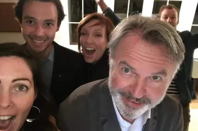 Steven Spielberg, Nicole Kidman e colegas homenageiam Sam Neill