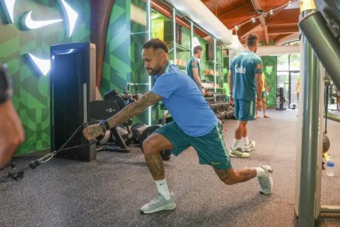 Neymar pode voltar ao campo nos próximos dias e vira expectativa da Seleção