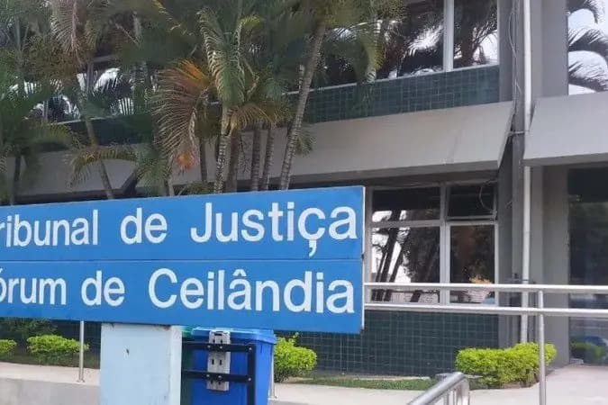Ex-babá é condenada por postar foto de criança sem permissão em rede social