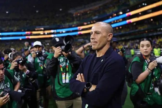 Técnico com quinto maior salário da Copa é eliminado sem marcar pontos