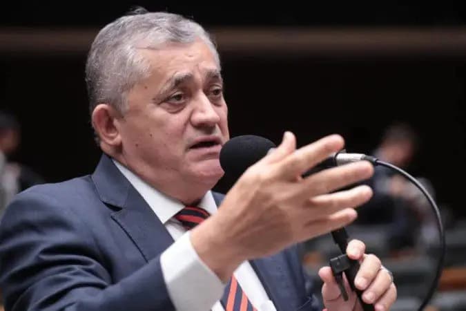 Governo retira urgência de projeto sobre fim da escala 6x1