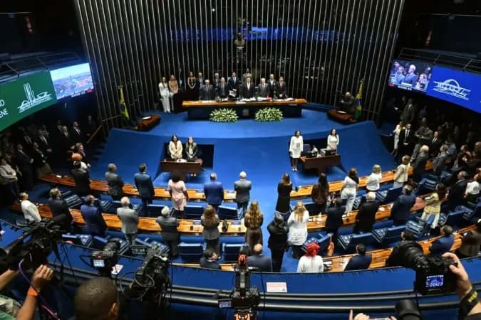 Oposição não comparece à promulgação da PEC que acaba com a escala 6x1