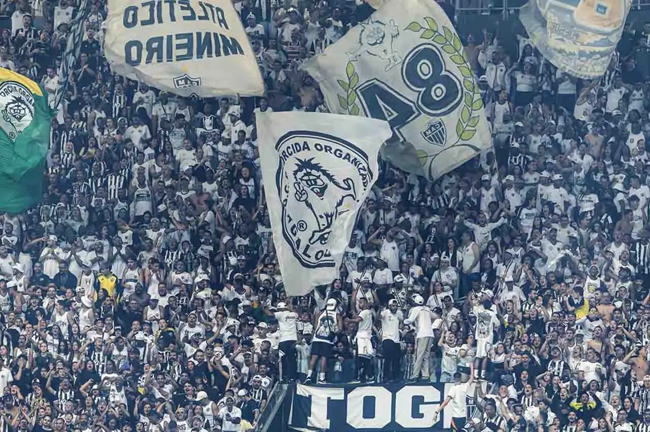 Torcida do Atlético protesta após empate com o Juventude na Copa do Brasil