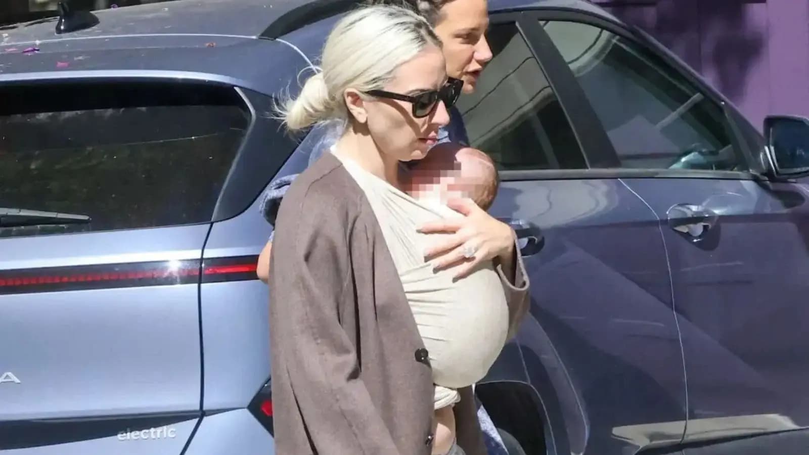 Fonte revela detalhe fofo da relação entre Lady Gaga e bebê