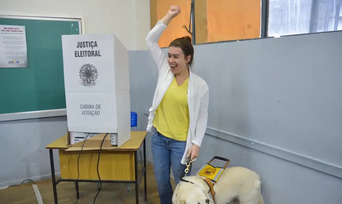 Brasil tem quase 2 milhões de eleitores com deficiência, aponta TSE